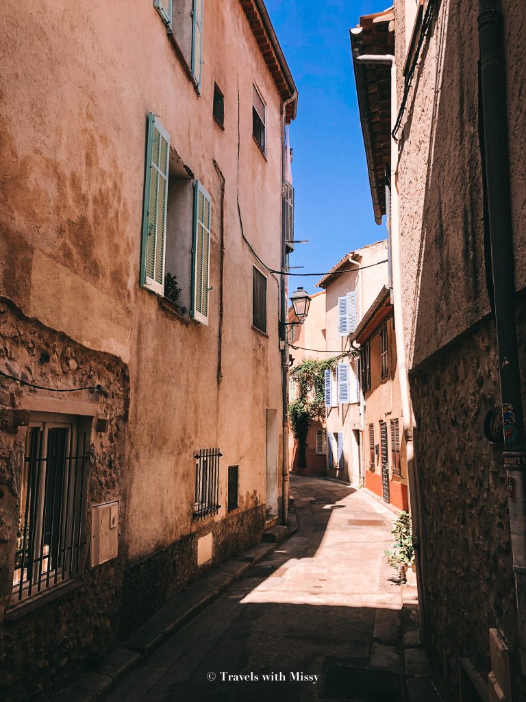 Small back street in Antibes